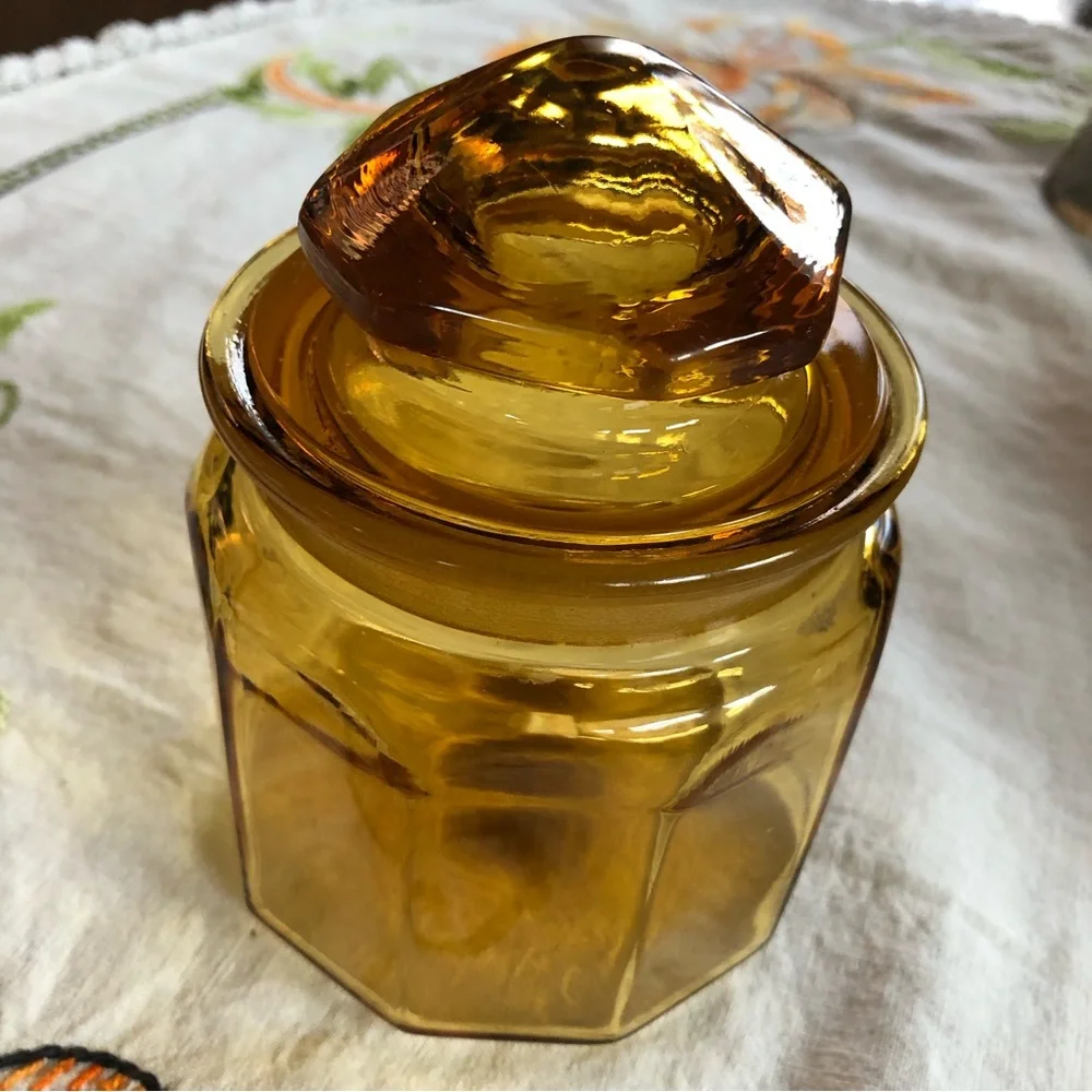 Vintage LE Smith Dakota Amber Paneled Apothecary Canister. 5.5 x4.5